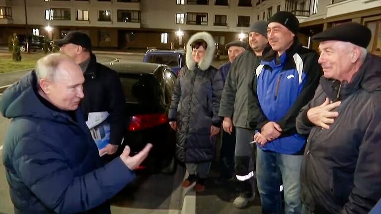 Putin's Surprise Mariupol Visit