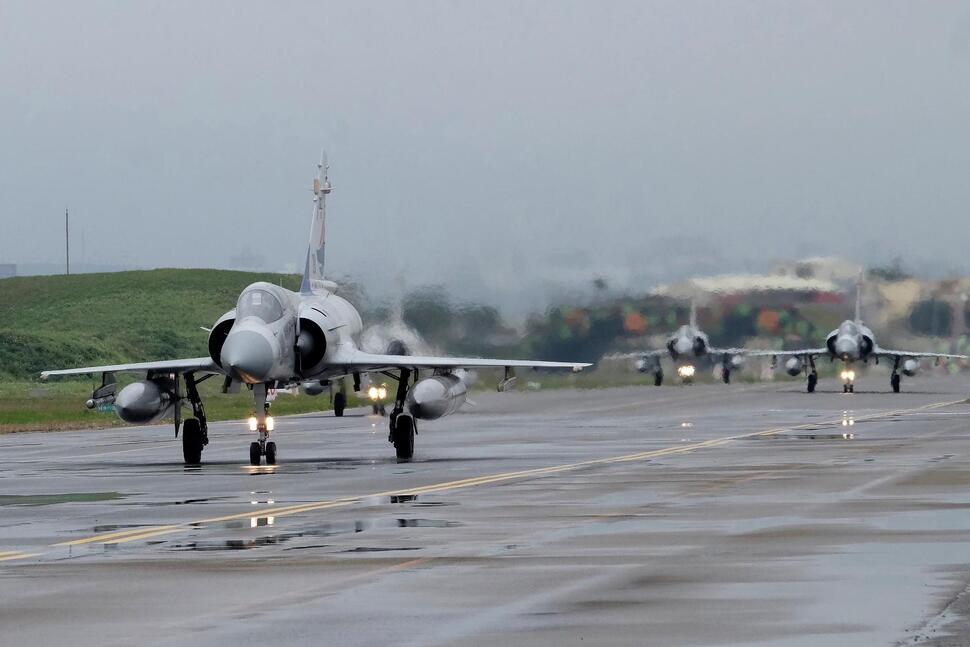 37 Chinese Warplanes Violate Taiwan's Defense Zone