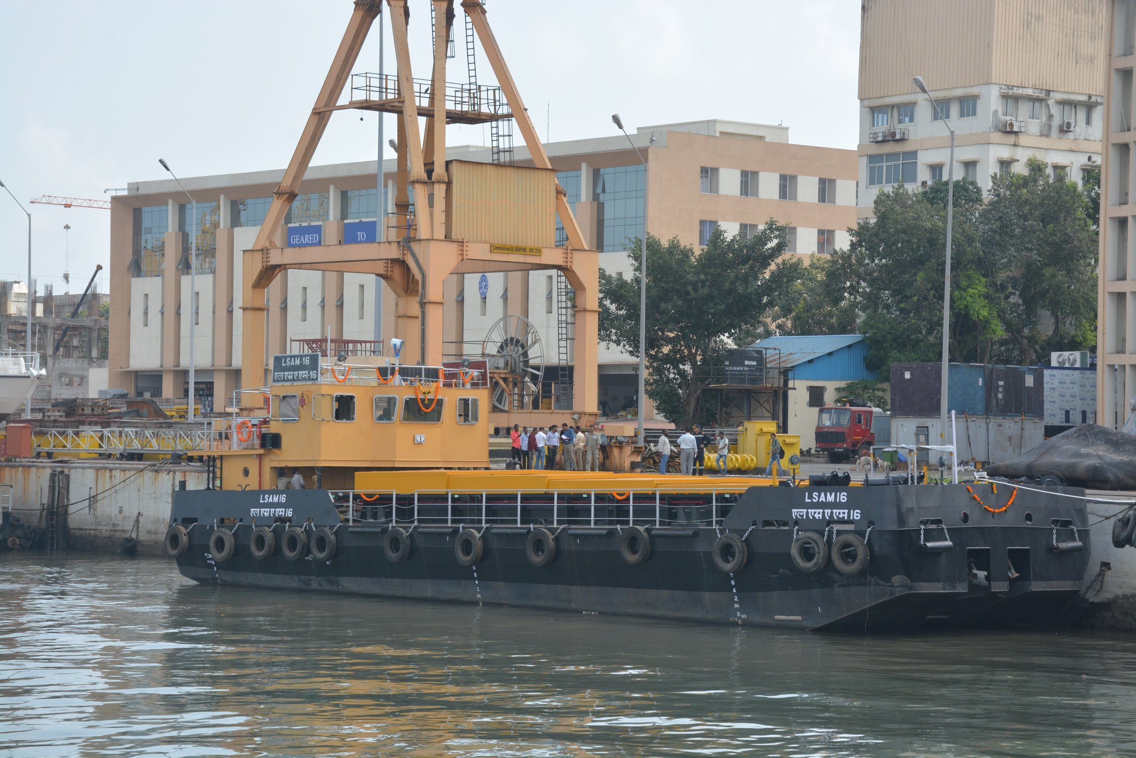 Private Firm Delivers Second Barge Of LSAM 16 Series To The Navy