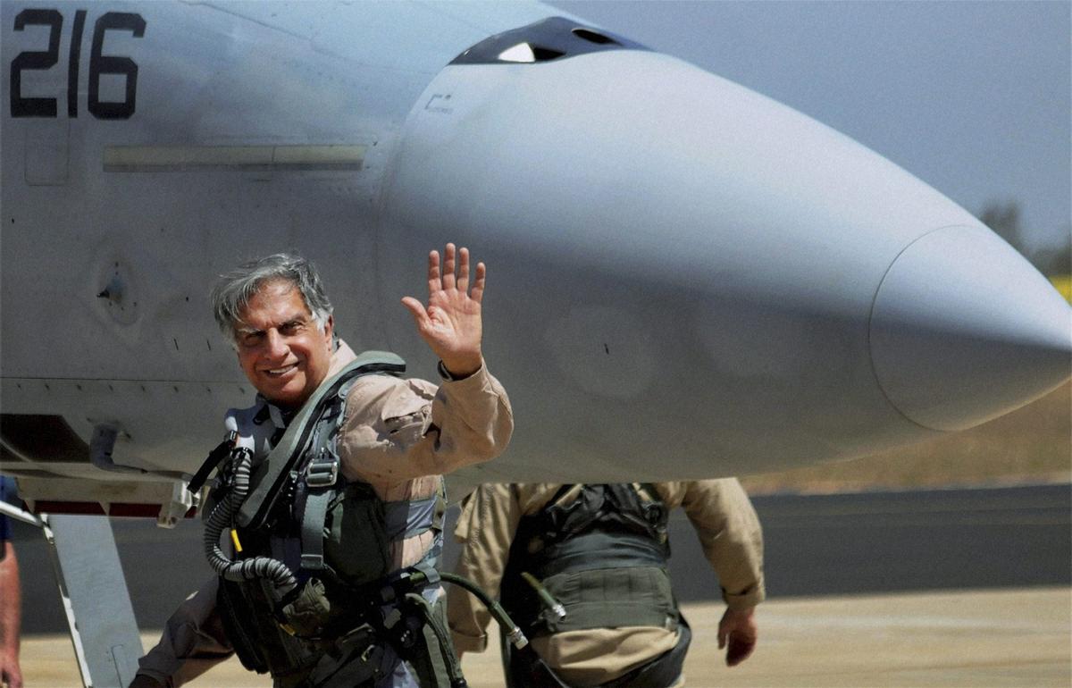 When Ratan Tata Did A Back-To-Back Flight Of F-16 And F-18 Jets Over The Skies Of Bengaluru