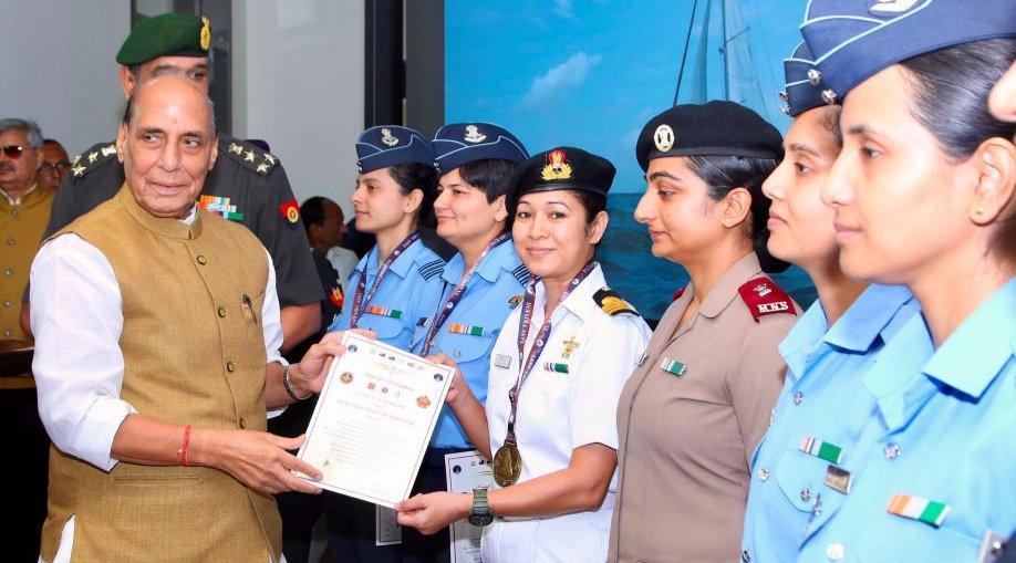 Defence Minister Rajnath Singh Lauds IASV Triveni All-Women Expedition Team for Historic Achievement