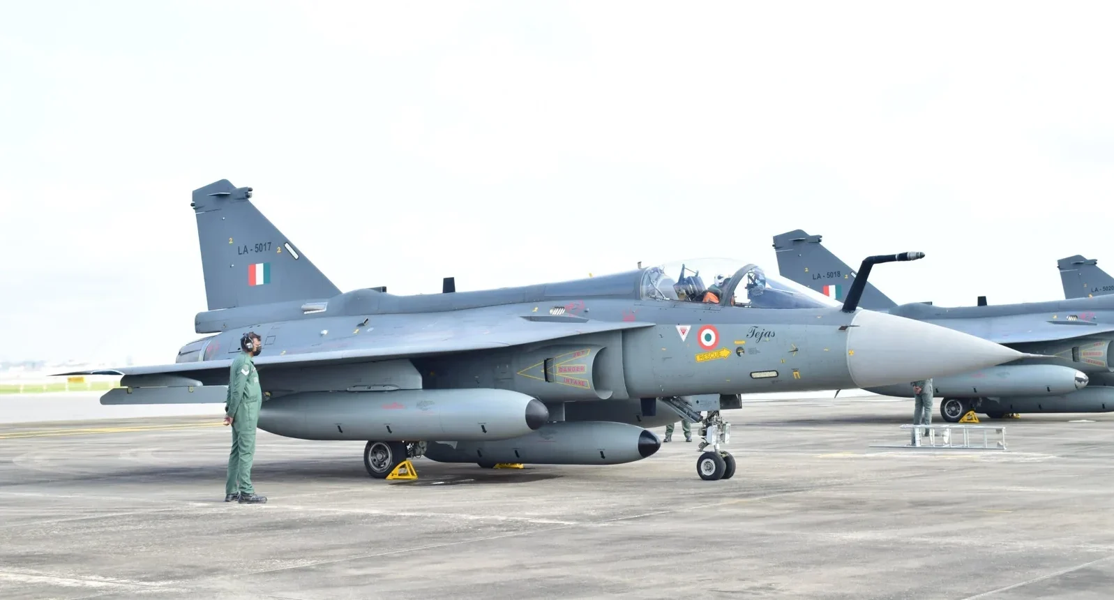 HAL Tejas MK-1A Demonstrates Mid-Board Drop Tanks for Enhanced Combat Range