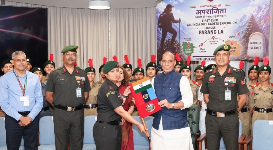 28 NCC Girl Cadets Scale Parang La Pass in 250-km High-Altitude Trek