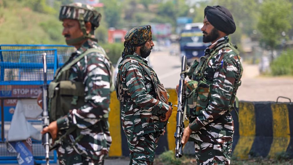 Ministry of Home Affairs Clears ₹4.54 Crore Winter Equipment Package for CRPF Bases in J&K