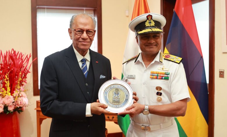 Navy Chief Admiral Swaminathan Holds Talks With Mauritius PM on Maritime Security