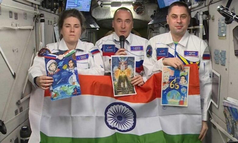 Russian Cosmonauts Hold Indian Tricolour Aboard ISS, Send Independence Day Greetings