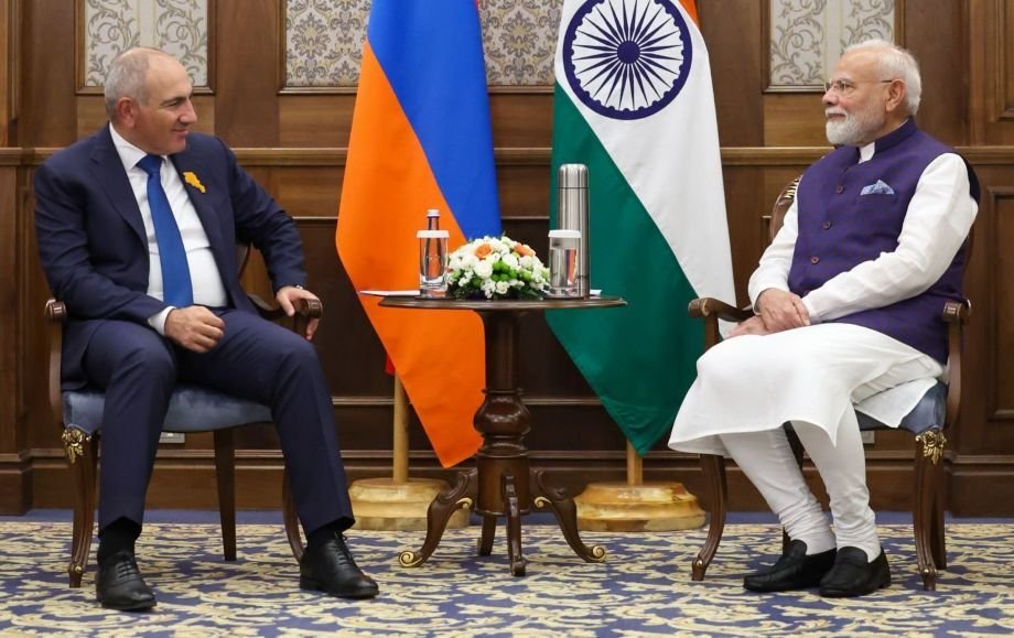 PM Modi Reaffirms Dialogue and Diplomacy During Meeting With Armenia’s Pashinyan at SCO Summit